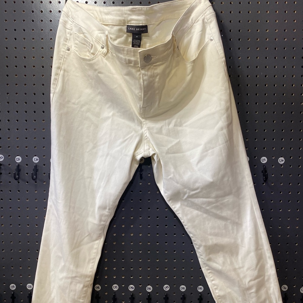 Lane Bryant cream colored super stitch signature fit skinny mid-rise jeans used